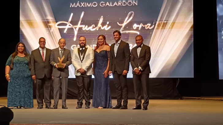 Huchi Lora: Gran Premio View Award de la SODOMEDI, en emotivo y justo ceremonial