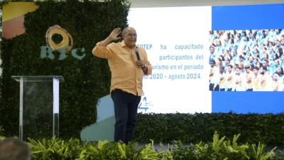 Capacitan a 121, 944 participantes del sector Turismo