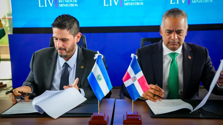 Firman acuerdo con El Salvador para fortalecer cooperación en materia de hidrocarburos