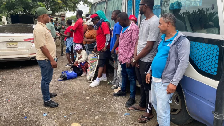 Ejército dominicano apresa a falsos guías fronterizos que se dedican a atracar a los haitianos