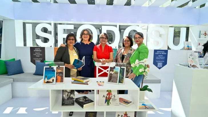 ISFODOSU inaugura estand en Feria Internacional del Libro y anuncia lanzamiento de obras