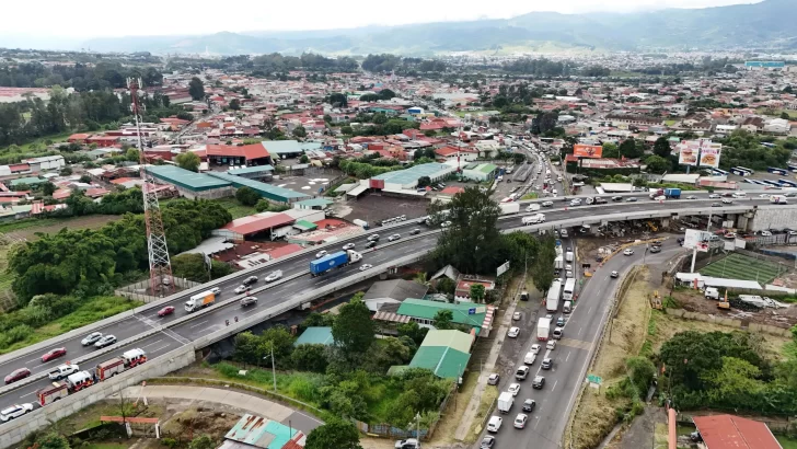 Consorcio Estrella-Hernán Solís inaugura paso elevado de Taras