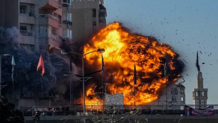 Israel bombardea los suburbios de Beirut mientras EE. UU. presiona por un alto el fuego