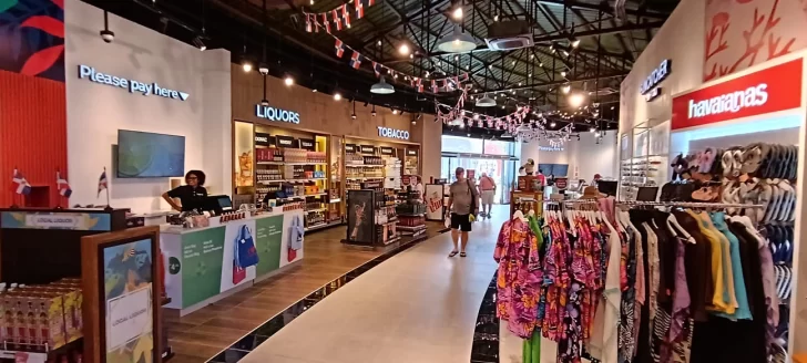 La-tienda-de-recuerdos-en-Port-Cabo-Rojo.-728x328