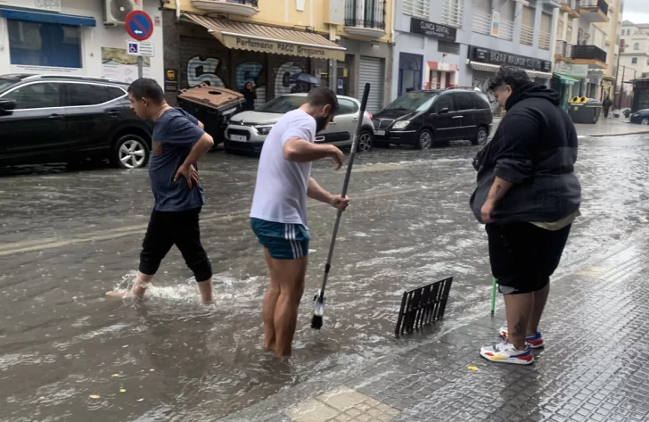 Las-trombas-de-agua-y-granizo-inundan-algunas-de-las-principales-avenidas-de-Malaga-1-728x473