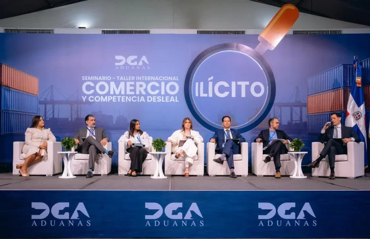 Panel-_Elementos-que-caracterizan-el-fenomeno-del-comercio-ilicito-en-Republica-Dominicana-y-perspectivas-del-sector-privado_-de-la-Direccion-General-de-Aduanas-DGA-728x471