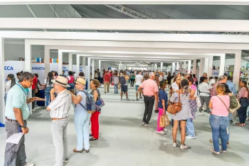 Feria Internacional del Libro de Santo Domingo recibe a miles de personas este viernes