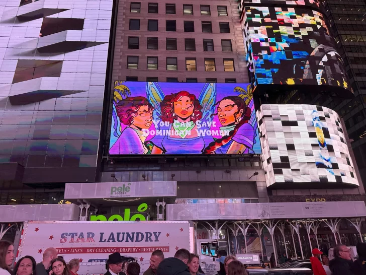 Valla publicitaria en Times Square denuncia prohibición del aborto en República Dominicana