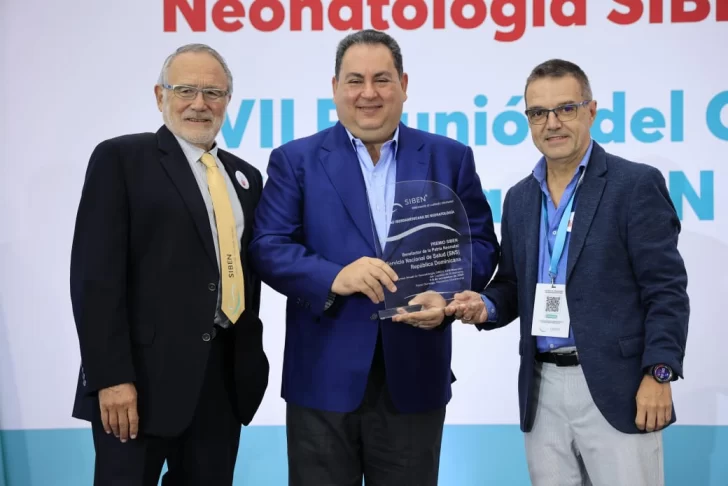 SNS recibe premio 'Benefactor de la Patria Neonatal' por su contribución a la atención de recién nacidos