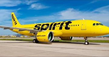 Spirit Airlines veta a pasajeros descalzos, con poca ropa o tatuajes ofensivos