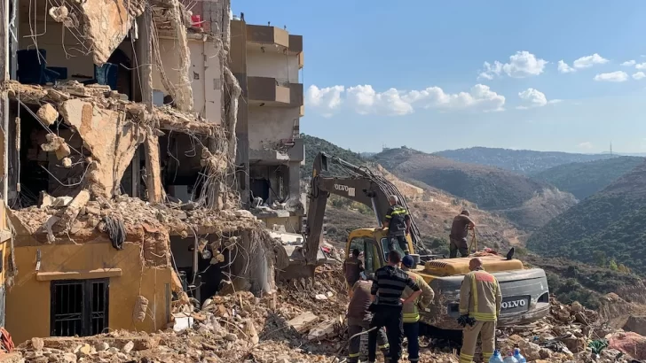 Cuatro muertos en ataque israelí en centro de Beirut que mató a portavoz de Hizbulá