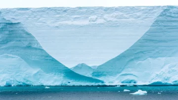 Cómo el iceberg más grande del mundo se convirtió en noticia y acabó transformando el océano que lo rodeaba