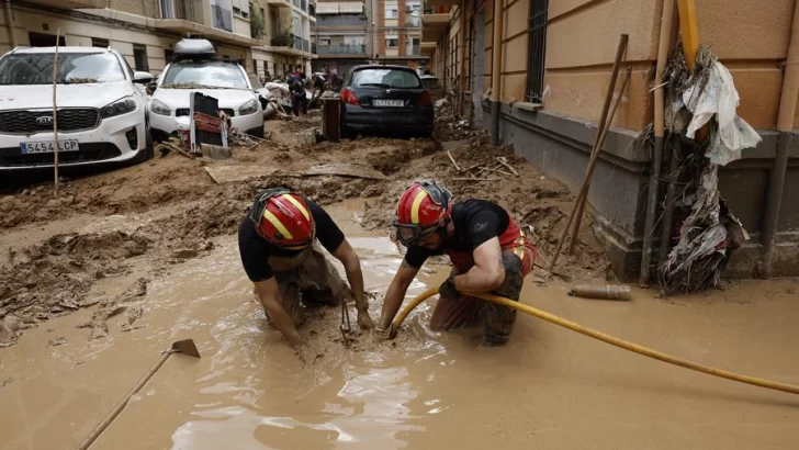 Muertes por lluvias e inundaciones en Valencia ya suman 210