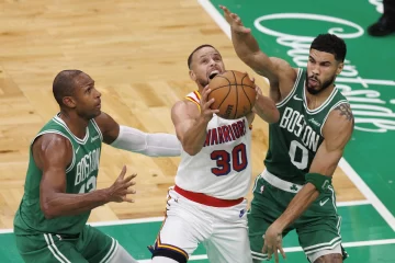 Recital de Curry ante Thompson ilumina el estreno de la NBA Cup