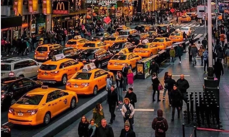 Por iniciativa dominicana, Nueva York instala en la calle casilleros de paquetes