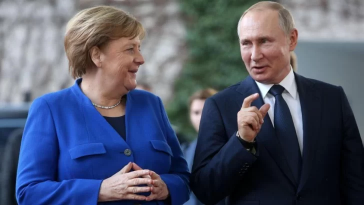 Angela Merkel defiende los acuerdos que firmó con Putin y el bloqueo a la entrada de Ucrania en la OTAN en una entrevista en exclusiva con la BBC