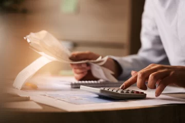 2 horas de cada jornada laboral, eso trabaja el dominicano para pagar impuestos