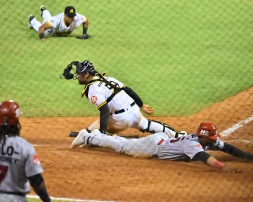 Pujols ganó primer round a Yadier Molina y Leones consiguen otra victoria ante las Águilas