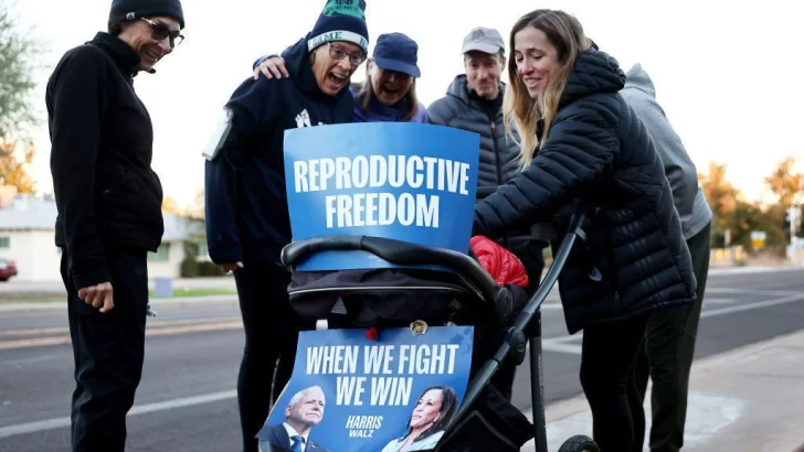 Los estadounidenses votan en masa a favor de la protección del derecho al aborto