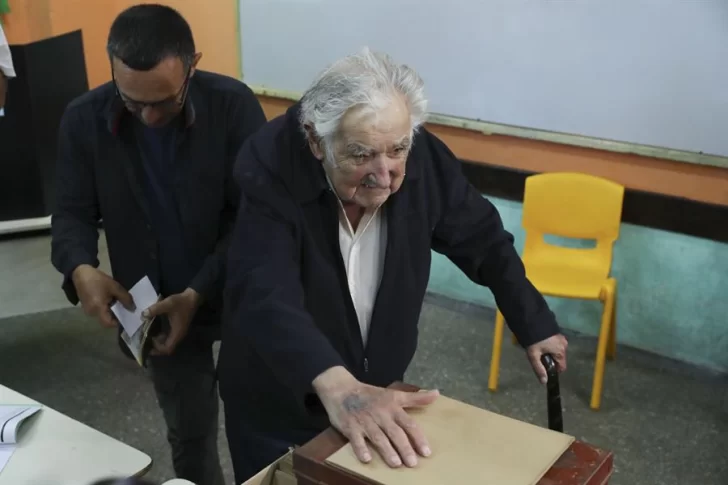 Uruguay empieza a votar para elegir a su próximo presidente