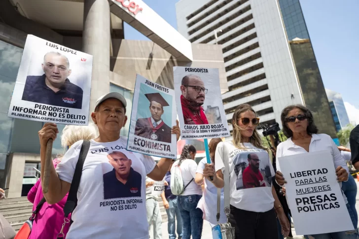 Antichavistas saludan la liberación de 'presos políticos' detenidos tras los comicios