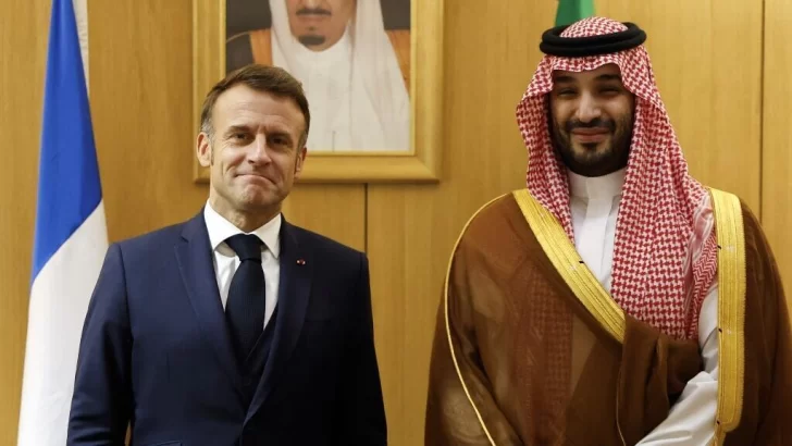 Macron viaja a Arabia Saudí para estabilizar el Líbano y hacer negocios