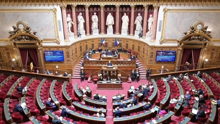 El Parlamento francés aprueba la ley especial para suplir la falta de presupuesto para 2025