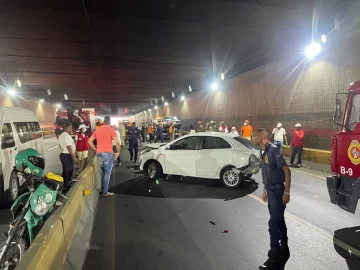 Pánico en túnel de la 27 de Febrero tras choque de varios vehículos