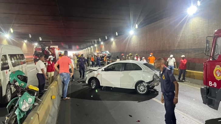 Pánico en túnel de la 27 de Febrero tras choque de varios vehículos