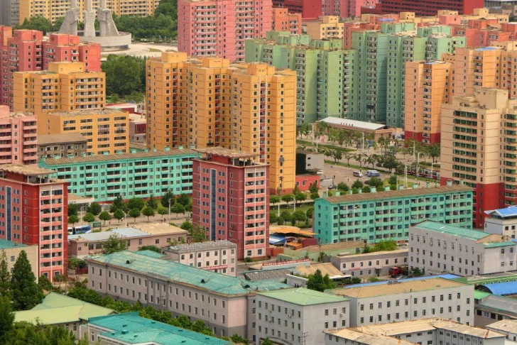 'Arquitectura del control': las extrañas formas y colores de las ciudades en Corea del Norte