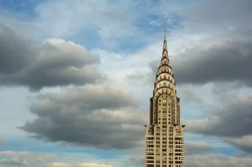 Cómo una lucha de egos entre dos arquitectos dio origen a la torre Chrysler, uno de los edificios más emblemáticos de Nueva York