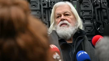 Paul Watson promete nueva campaña para acabar con la caza de ballenas