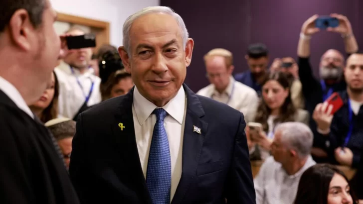 Océano de absurdos: Netanyahu se defiende en el juicio en su contra por corrupción