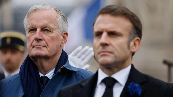 A qué escenarios se enfrenta Macron tras la caída del gobierno francés por una histórica moción de censura apoyada por la izquierda y la ultraderecha