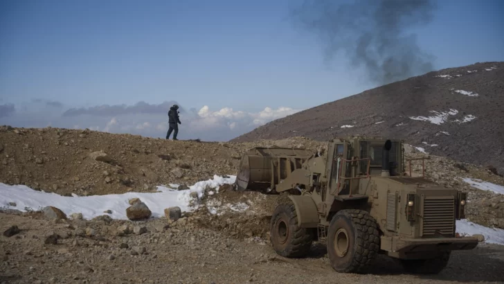 Sube a 1.311 el número de muertos, incluidos 830 civiles, en matanzas en Siria, dice ONG Sube a 1.311 el número de muertos, incluidos 830 civiles, en matanzas en Siria, dice ONG