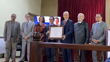 El escritor y jurista Carlos Salcedo Camacho ingresa a la Academia Dominicana de la Lengua