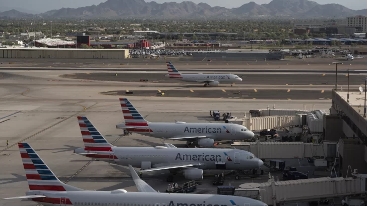 Tres personas heridas de bala y una apuñalada en el aeropuerto de Phoenix