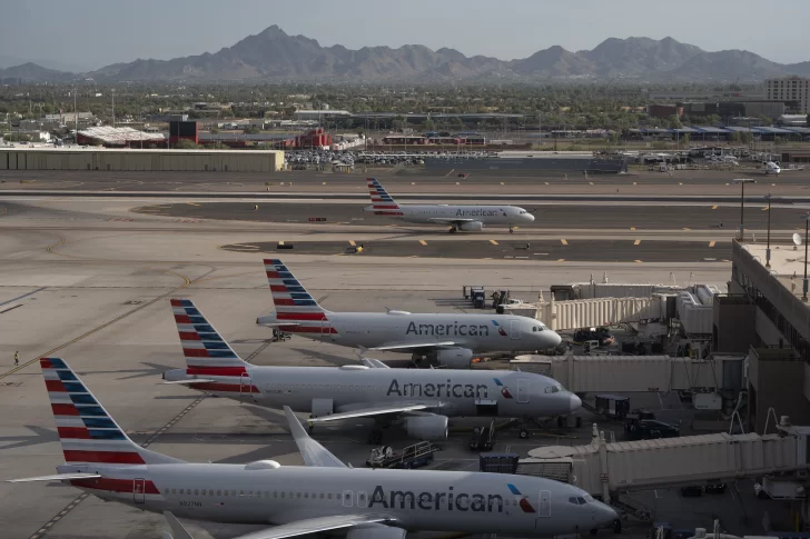Tres personas heridas de bala y una apuñalada en el aeropuerto de Phoenix