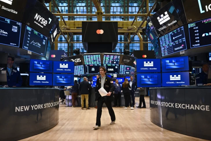 Wall Street cierra a la baja en víspera de datos del empleo en EEUU