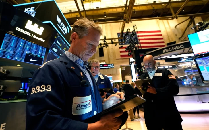 Wall Street cerró en verde este miércoles con otro máximo histórico