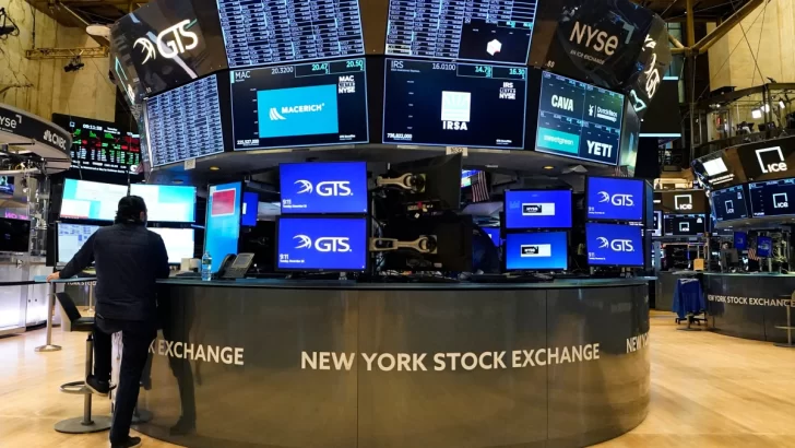 Wall Street cierra en verde en una sesión acortada por Nochebuena