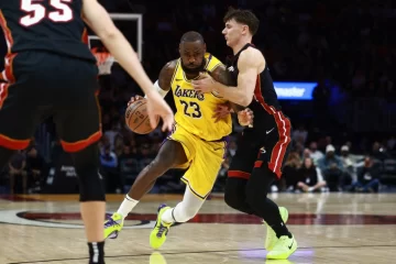 Los Lakers no levantan cabeza y sufren en Miami 'vergonzosa' derrota