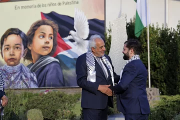 Boric inicia la Navidad junto a palestinos en Chile y condena genocidio