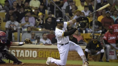 Águilas remontan ante Leones y Gigantes vencen a Estrellas