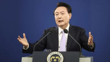 El presidente de Corea del Sur invoca la ley marcial y decreta cierre del Parlamento y de medios de comunicación