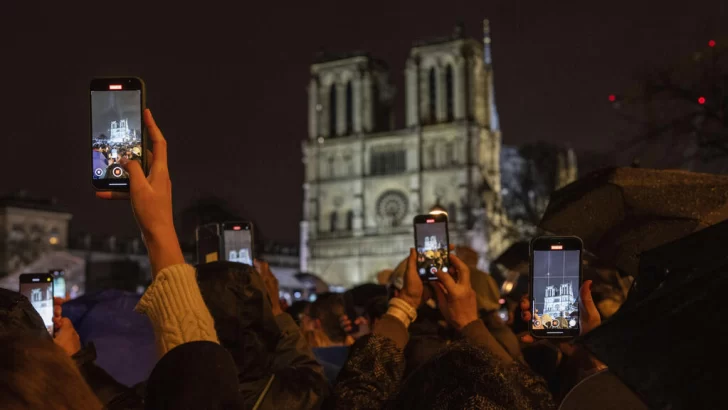 Notre Dame de París vuelve a abrir sus puertas al mundo