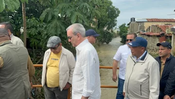 Abinader visita zonas afectadas por las lluvias en Puerto Plata