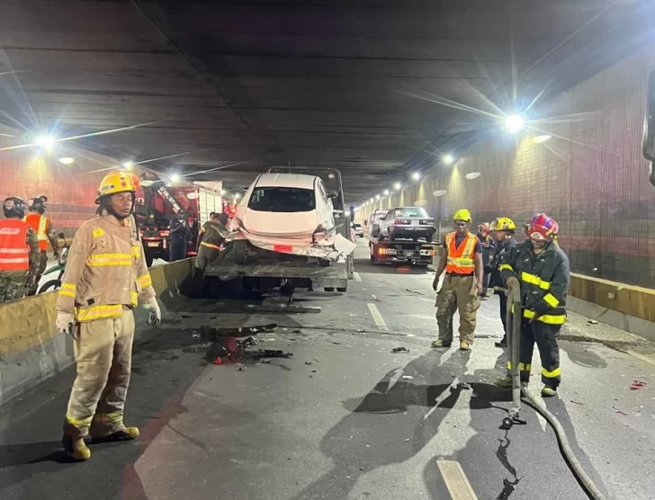 Tres personas recibieron asistencia médica tras accidente en túnel de la 27 de Febrero