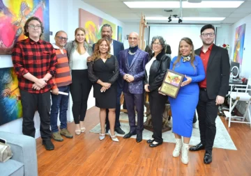 Magia y colorido de Van Robert llegan a Doral: Inaugura vistosa Galería de Arte