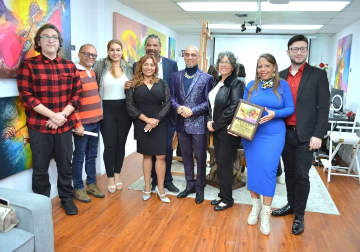 Magia y colorido de Van Robert llegan a Doral: Inaugura vistosa Galería de Arte